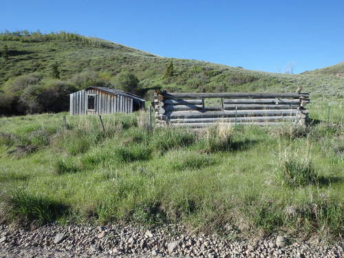 GDMBR: Old Ranch Dwellings.